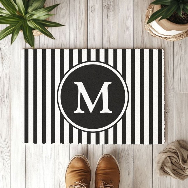 Tapete Monograma em faixas brancas e pretas (Elegant Black And White Monogram Doormat)