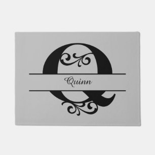 Tapete Monograma - Letra Flourish Q com Nome Doormat