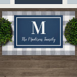 Tapete Monograma Personalizado Azul-Marinho Elegante Inic<br><div class="desc">Fresque a entrada da sua casa com esta elegante porta monográfica personalizada em cores marinho clássicas,  azul e branco. Nota,  as cores podem ser modificadas. Personalize com o sobrenome da sua família no script e um monograma do estilo serif. Design inclui uma simples borda enquadrada.</div>