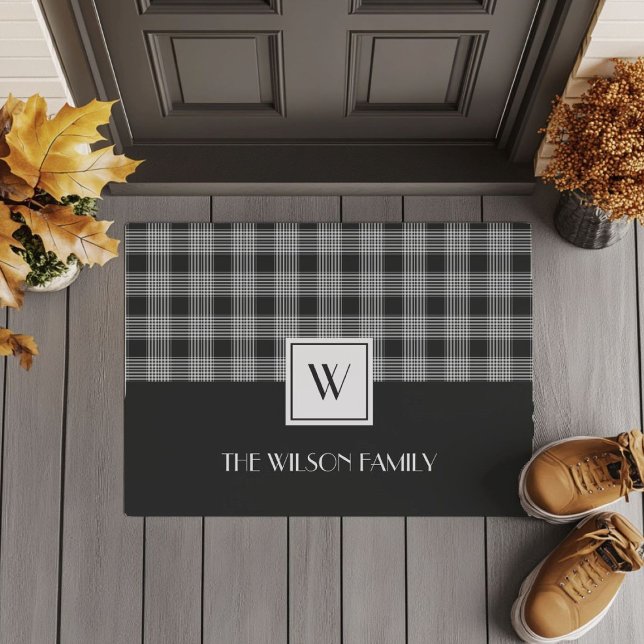 Tapete Monograma Xadrez Preto e Branco (Black And White Plaid Monogram Doormat)