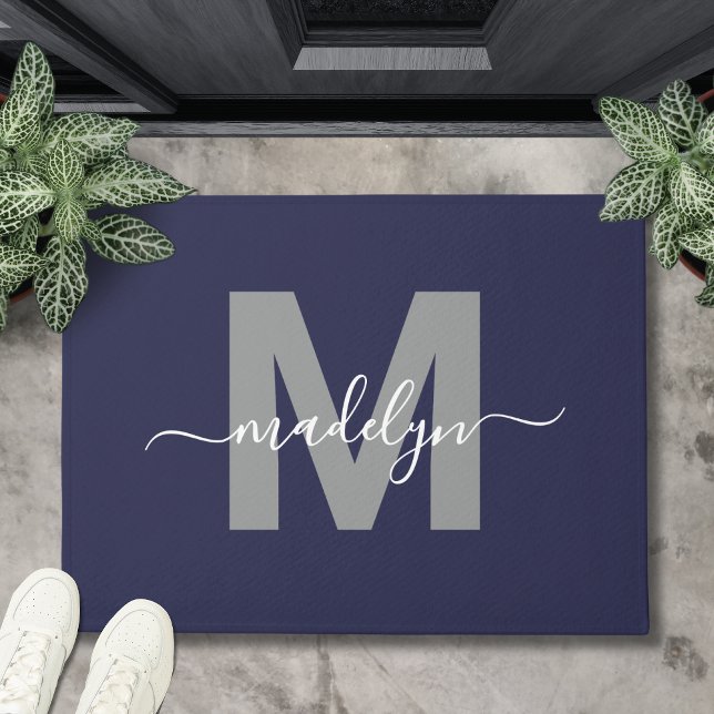 Tapete Nome com Letra Personalizada Azul Marinho Elegante (Custom Elegant Navy Blue Monogram Script Name Doormat)