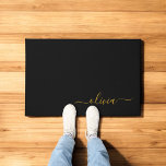 Tapete Nome do Monograma Rapariga de Script Moderno Doura<br><div class="desc">Nome do Monograma Simples Preto e Dourado e Porta Inicial da Casa. Isto faz o doce e perfeito aniversário de 16 anos,  casamento,  chá de panela,  aniversário,  chá de fraldas ou festa de solteira presente para alguém que ama luxo de luxo e estilos quíticos.</div>