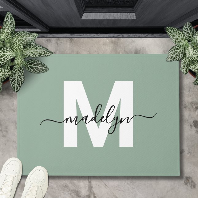 Tapete Nome do Script do Monograma Verde do Elegante Pers (Custom Elegant Sage Green Monogram Script Name Doormat)