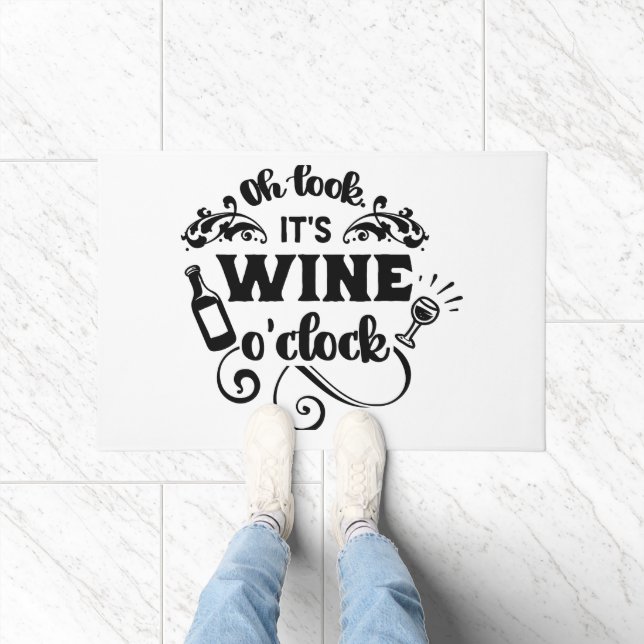 Tapete Oh, olha, é o Vinho O'clock" Diversão de T-Shirt (Interior)