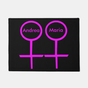 Tapete Os amantes lésbicas personalizaram o Doormat
