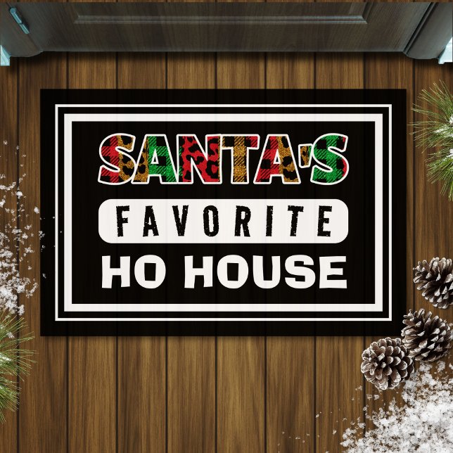 Tapete Papais noeis xadrezes Favoritos Ho House Feliz Nat (black Christmas doormat with funny quote "Santa's favorite ho house")