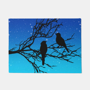 Tapete Pássaros em um galho, preto contra azul noturno