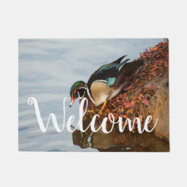 Tapete Pato de madeira em terra