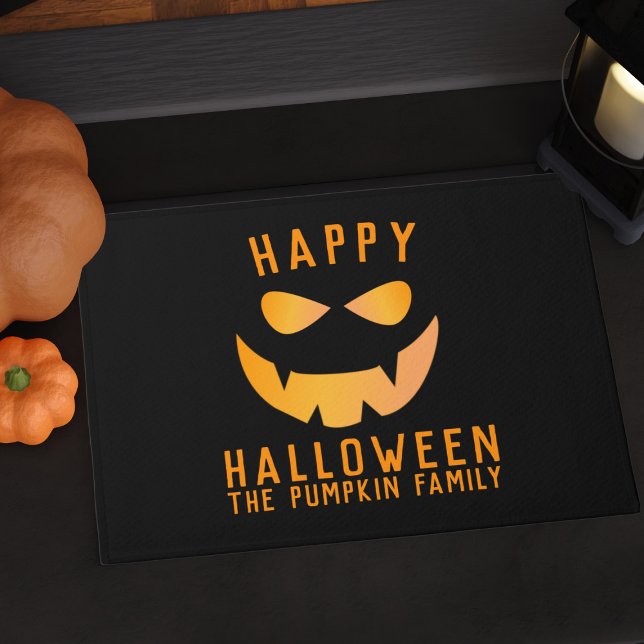 Tapete Porta da Família de Abóbora Laranja Halloween (Add your name to this Jack o Lantern Welcome doormat)