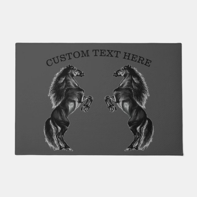 Tapete Porta de Cavalo Selvagem Preta com Texto Personali (Frente)