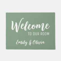 Porta do dormitório com nome(s)