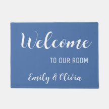 Porta do dormitório com nome(s)