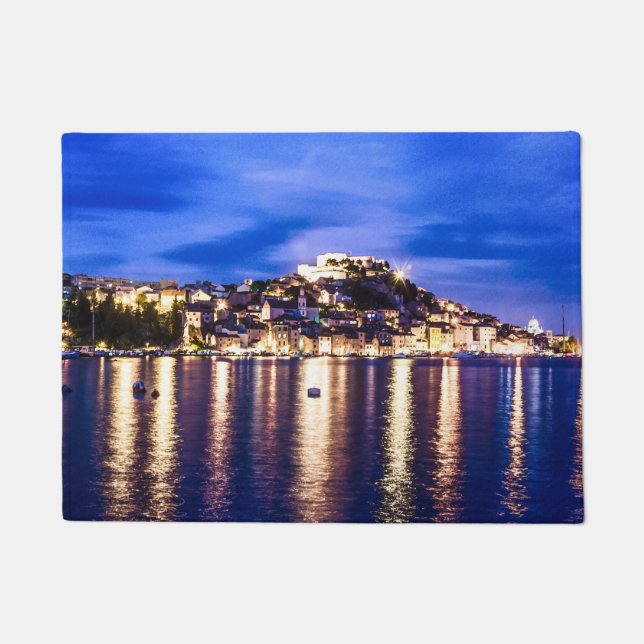 Tapete Porto iluminado em Sibenik, Croácia (Frente)