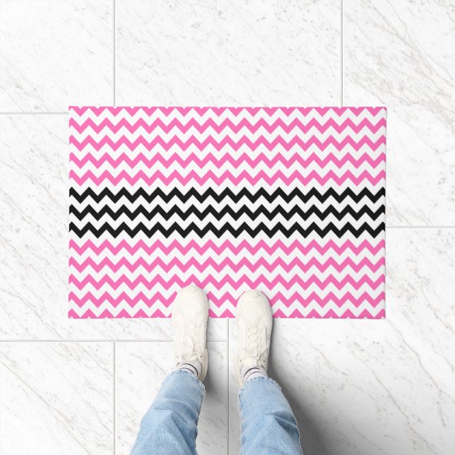 Tapete Quente rosa e Preto Chevron por Shirley Taylor (Interior)