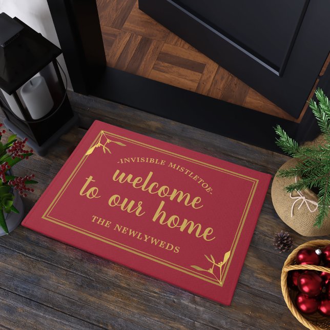 Tapete Red Mistletoé Bem-vindo à nossa Porta-Casa (Welcome your guests with this festive red Christmas doormat this Holiday Season. Just add your name)
