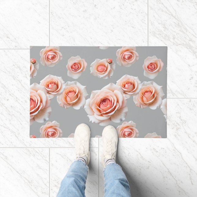 Tapete Roses In Shades Of Peach And Coral Scattered (Interior)