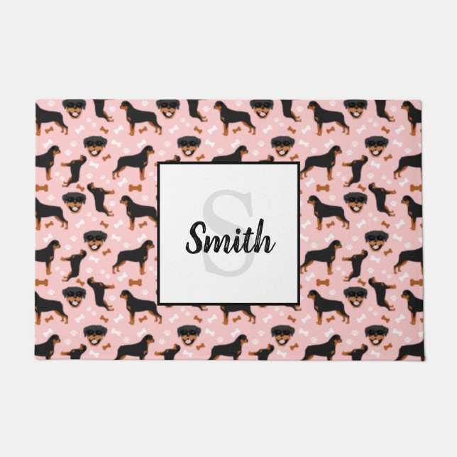 Tapete Rotitweilers Rotties Cachorro l Sobrenome Monogram (Frente)
