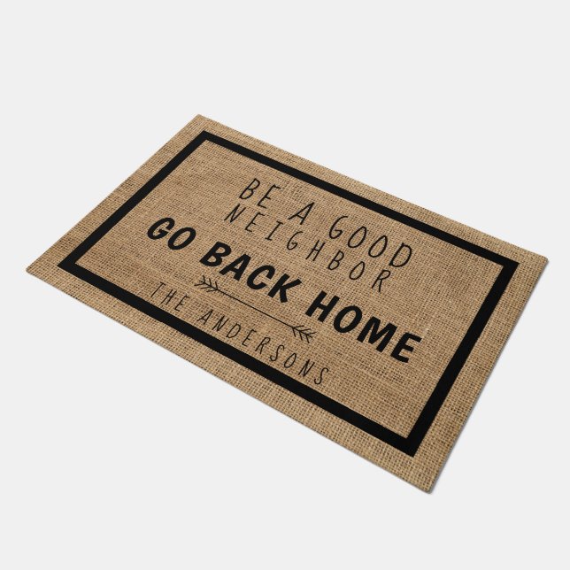 Tapete Rustic Funny Farmhouse Burlap, seja um bom vizinho (Inclinado)