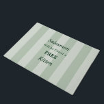 Tapete Sem Vendedores Grátis Kitten Funny Pale Green<br><div class="desc">Esta porta engraçada diz "Os vendedores receberão um gatinho GRATUITO", mas você pode facilmente personalizá-lo - talvez você não queira políticos! O fundo é uma faixa verde/cinza clara; o texto é verde escuro. Um presente divertido para um casamento ou para um lar. Fácil de manter. Todos os Direitos Reservados ©...</div>