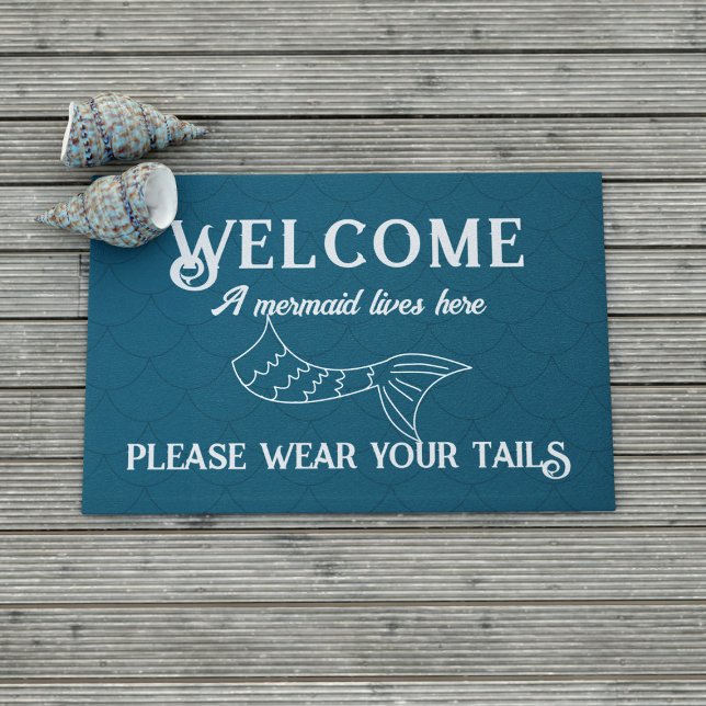 Tapete Sereia Vive Aqui Uma Engraçada Porta De Teal (Welcome! You must wear your tails when you visit. A fun mermaid themed doormat just for you)