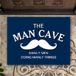 Tapete Símbolo Personalizado de Caverna de Homem Funny Az<br><div class="desc">Perfeito por decorar sua caverna masculina. Personalize-o com sua cor de fundo favorita.</div>