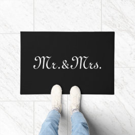 Tapete Sr. & Sra. preta com script personalizado elegante