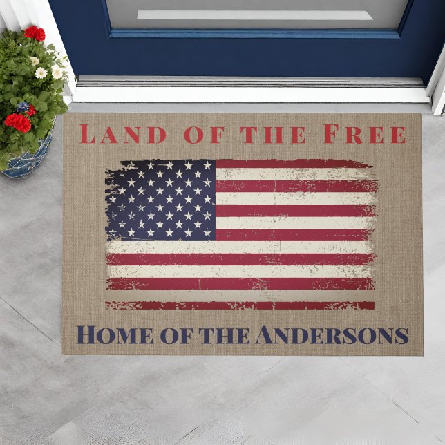 Tapete Terra da Bandeira Livre Americana Personalizada (Land of the Free American Flag Personalized Doormat. Just addd your family name!)