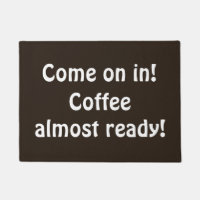Vindo sobre na cor quase pronta do café do