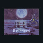 Tapete Vintage Science Ficting Earth Rover Aliens na Lua<br><div class="desc">É fácil personalizar este tapete de boas-vindas com o seu texto personalizado! Ilustração vintage de aliens futuristas e robôs de ficção científica apresentando um clássico design de quadrinhos de 50. Design de ficção científica retrô com astronautas alienígenas em um planeta estrangeiro com veículo espacial, lunar ou lua e olhando para...</div>