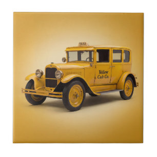 Táxi Amarelo dos Anos 1920 em Fundo Amarelo