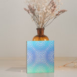 Teal Blue Green Silver Ombre Arabesque Geométrico<br><div class="desc">Design de azulejo de cerâmica decorativa única e vibrante,  com um padrão geométrico sem soldadura em tons de falso gradiente prateado e verde,  azul.</div>