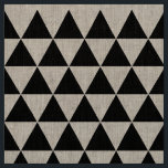 Tecido Black White Modern Geométrico Decor Linen<br><div class="desc">Padrão de triângulos personalizado, moderno, geométrico, legal, preto e branco, belo e angustiado acabamento luxuoso e leve e durável, tecido Linen Natural, para completar o seu projeto DIY, sustentolster os seus móveis ou criar o seu próprio roupa. Você pode mudar o tipo de tecido, e escolher entre: Algodão Composto, Algodão...</div>