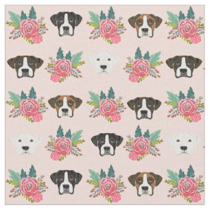 Tecido cão-boxe enfrenta floral rosa pastel