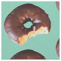 Fosco de chocolate Rosquinha de bolo amarelo em ve