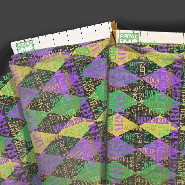 Tecido Mardi Gras Sayings, Frases - Harlequin Argyle (close-up with ruler)