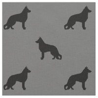 O cão de german shepherd mostra em silhueta o