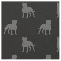 O cão de Staffordshire bull terrier mostra em