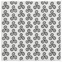 Preto Céltico Triplo Espiral Triskele em Branco