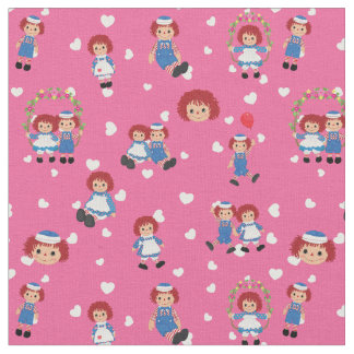 Tecido Raggedy Ann e Andy em Corações Caindo em Rosa