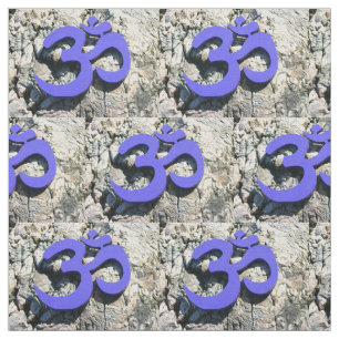Tecido símbolo roxo do OM no granito