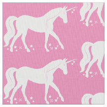 Unicórnio entre as estrelas na silhueta