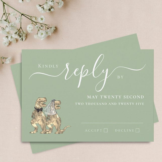 Tema Dinossauro Resposta de Casamento Sage Verde (Dinosaur theme wedding sage green invitation RSVP card fun T-Rex dino bride and groom elegant script)