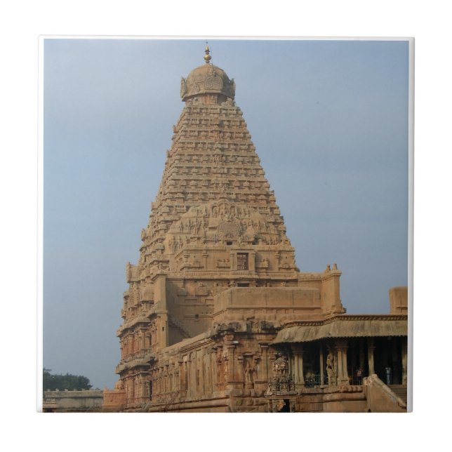 Templo Bragadeeswarar, Templo Grande Thanjai (Frente)