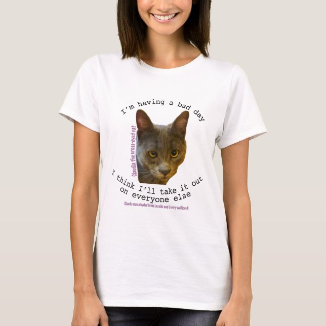 Tendo uma camisa de gato má (Frente)