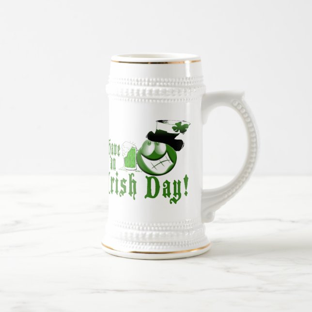 Tenham uma Caneca de cerveja do dia irlandês (Direita)