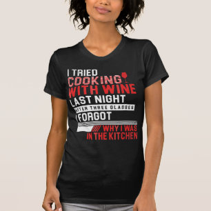 tentei cozinhar com uma camiseta engraçada de vinh
