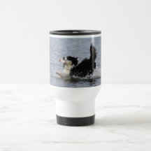 Cão engraçado na água, caneca customizável