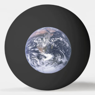 Terra do planeta vista da bola de Pong do sibilo