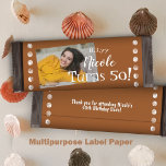 Terracotta 50th Birthday Candy Bar Wrapper<br><div class="desc">Personalize sua própria etiqueta de bar de chocolate doce de 50 anos de terracotta ou pacote de pastelaria com uma etiqueta de papel personalizada. O rótulo branco e o terracota simples são atraentes com a sua própria redação. Adicione sua própria citação atrás para um toque final. Use este rótulo de...</div>