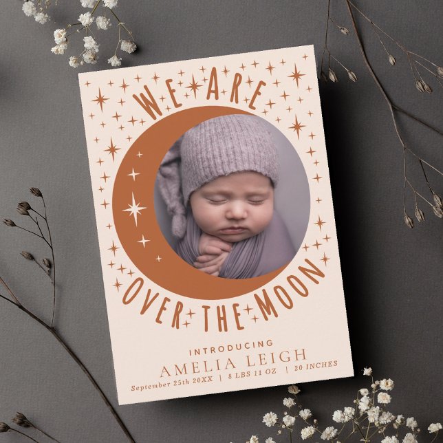 Terracotta sobre o Anúncio de Foto da Lua (Criador carregado)